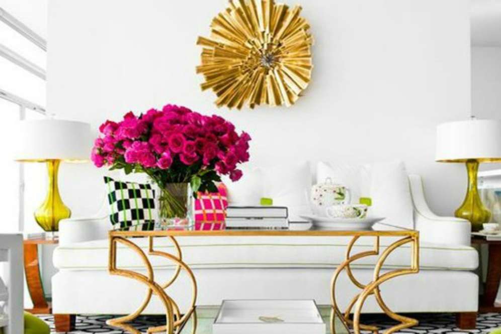 Hiasan dinding warna emas (Foto: Oak Cliff)