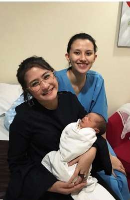 Prilly dan Dahlia Poland