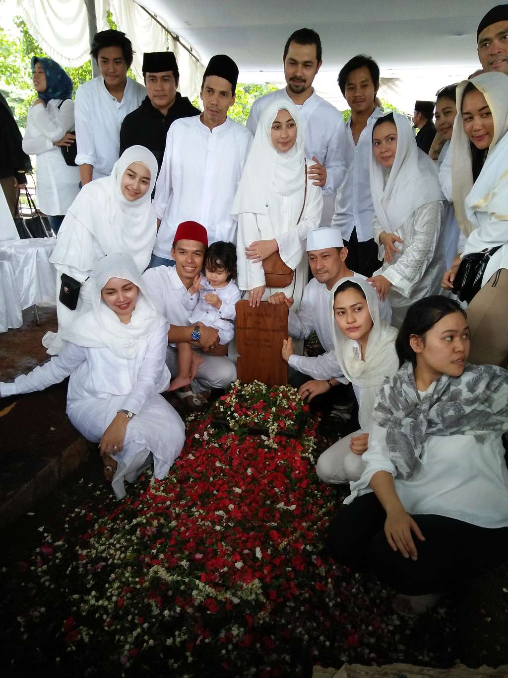 Keluarga Annisa Trihapsari