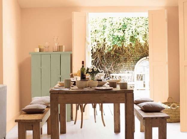 Ruang bersantai warna peach (Foto: Home Ideas)