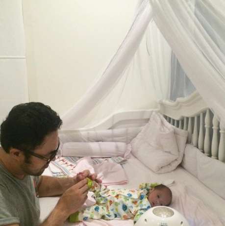 Surya Saputra dan buah hati Surya Saputra dan buah hati