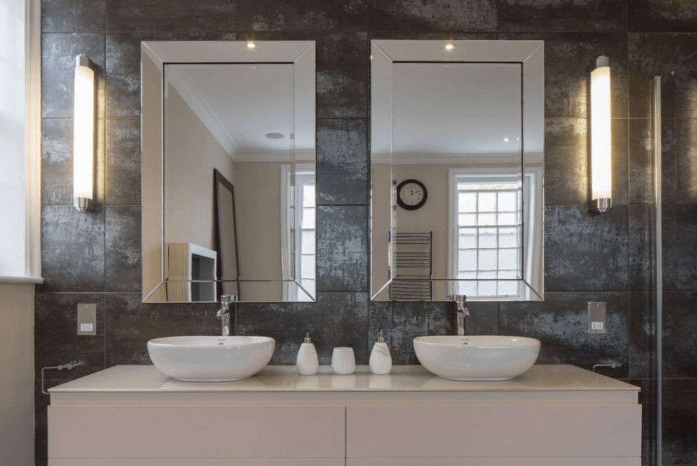 Penataan cermin di kamar mandi (Foto: Fresh Home)