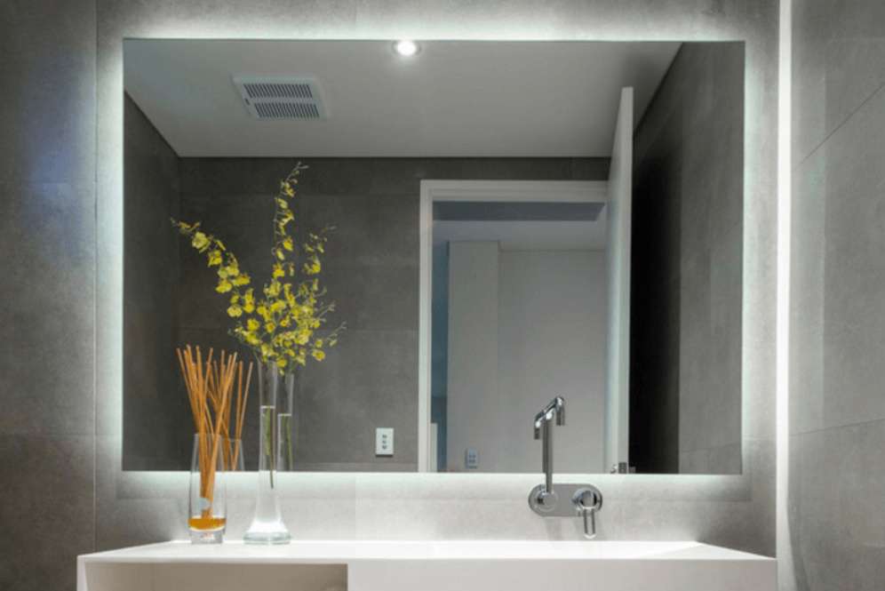Penataan cermin di kamar mandi (Foto: Fresh Home)