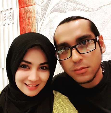 Kia Florita dan Suami Kia Florita dan Suami