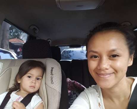 Lia Waode dan Buah Hati