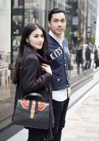 Sandra Dewi dan suami
