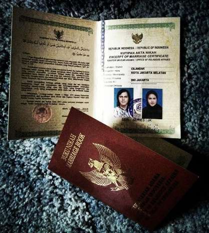 Buku Nikah Ria Irawan