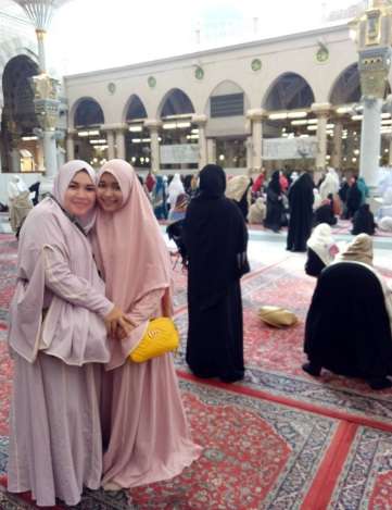 Ibunda dan Adik Ayu