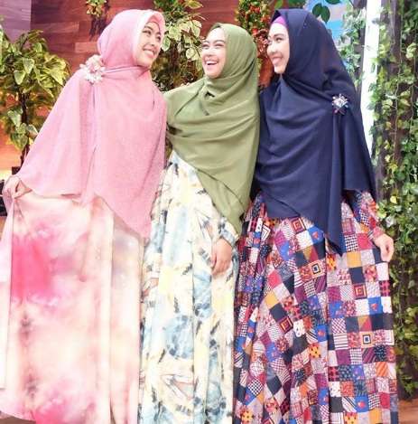 Oki Setiana Dewi dan Adik