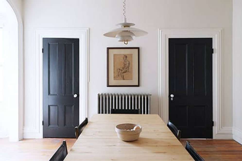 Pintu hitam (Foto: Apartment Theraphy) Pintu hitam (Foto: Apartment Theraphy)