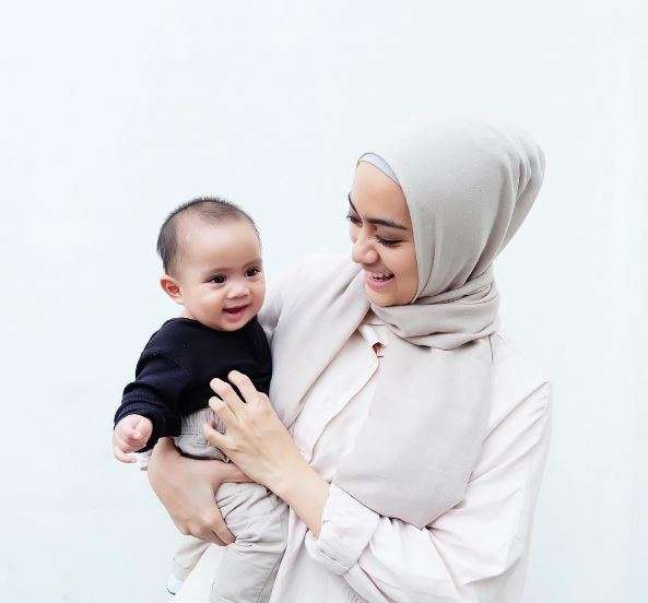 Gaya hijab Ayudia Bing Slamet