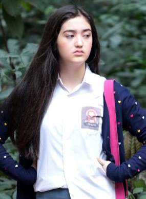 Selebritis Berseragam Putih Abu-Abu Selebritis Berseragam Putih Abu-Abu