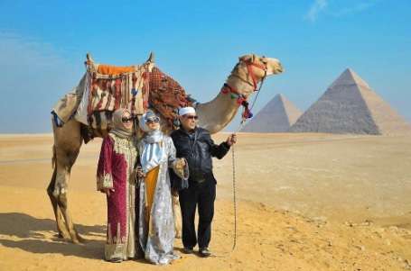 Julia Perrez dan Orangtua