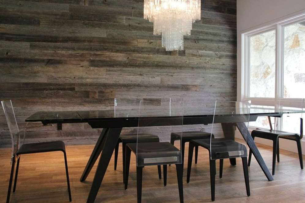 Meja makan kayu dengan sentuhan modern