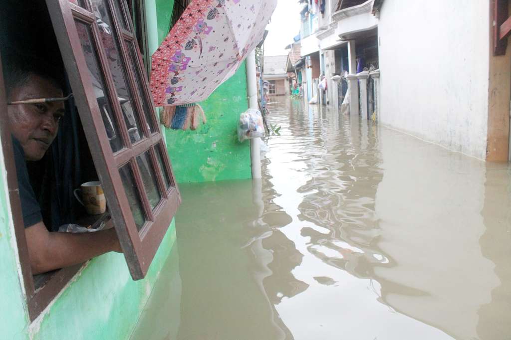 Banjir di sejumlah titik di Bekasi (ANTARA FOTO/Risky Andianto)