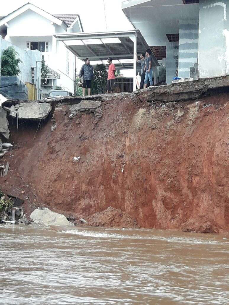 Rumah terbelah di Bukit Duri