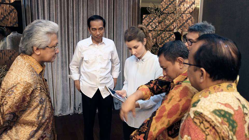 Jokowi berdiskusi dengan tim Museum Madame Tussauds