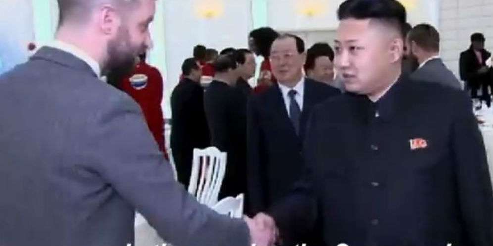 Duffy saat bersalaman dengan Kim Jong Un