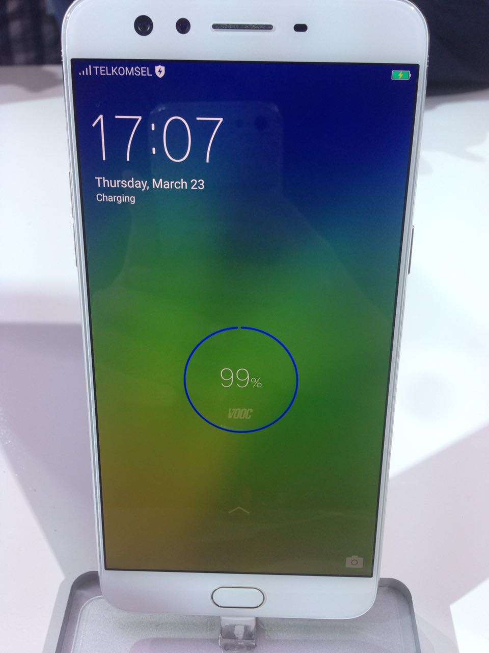 Bagian depan Oppo F3 Plus