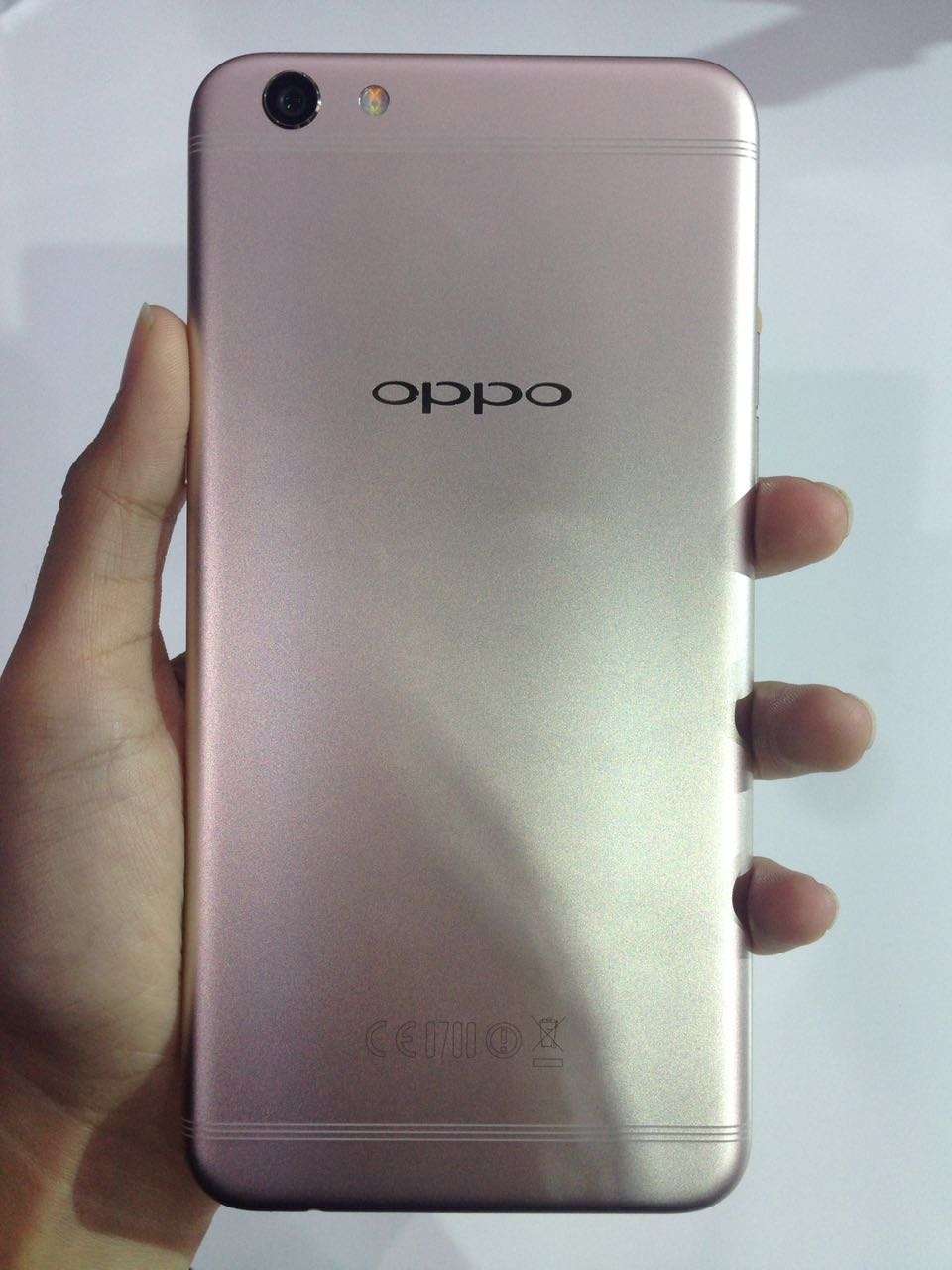 bagian belakang Oppo F3 Plus