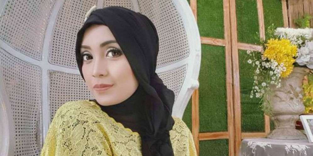 Sarah saat mengenakan hijab