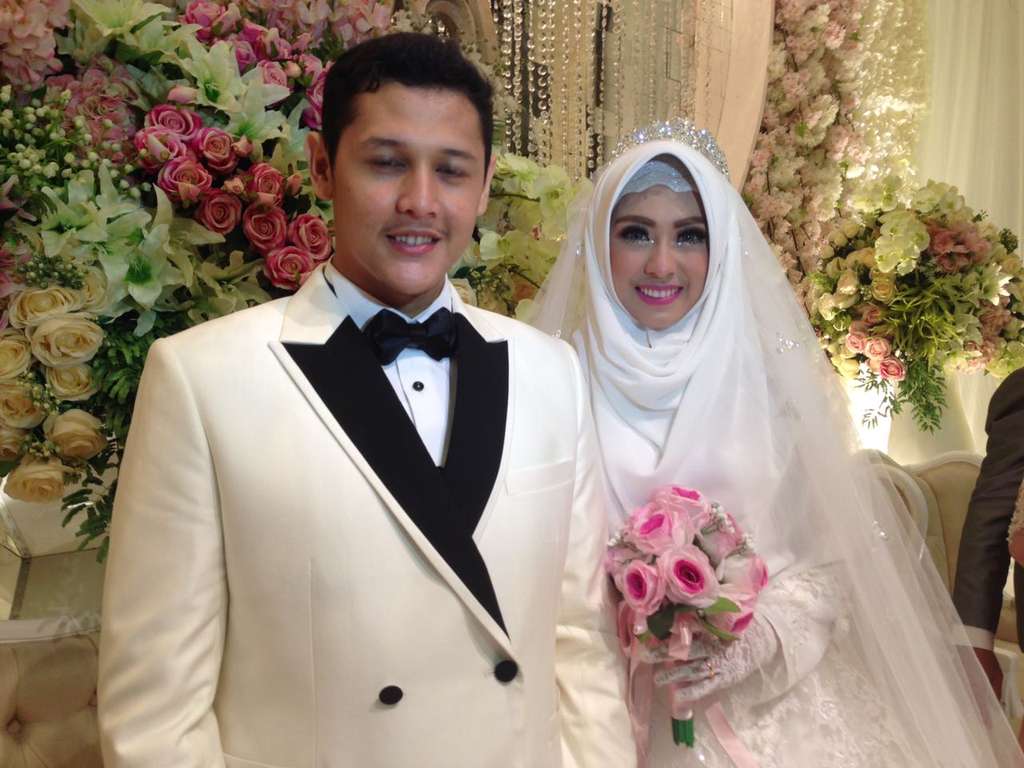 Pernikahan Adik Oki Setiana Dewi