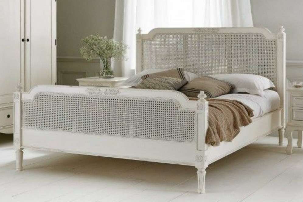 Tempat tidur rotan
