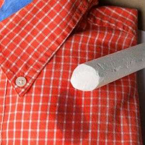Membersihkan noda di baju