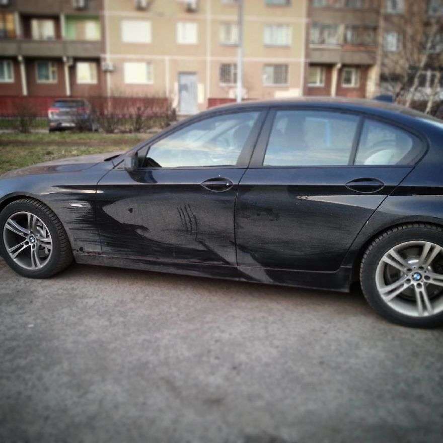 Karya Seni di Mobil Kotor Karya Seni di Mobil Kotor