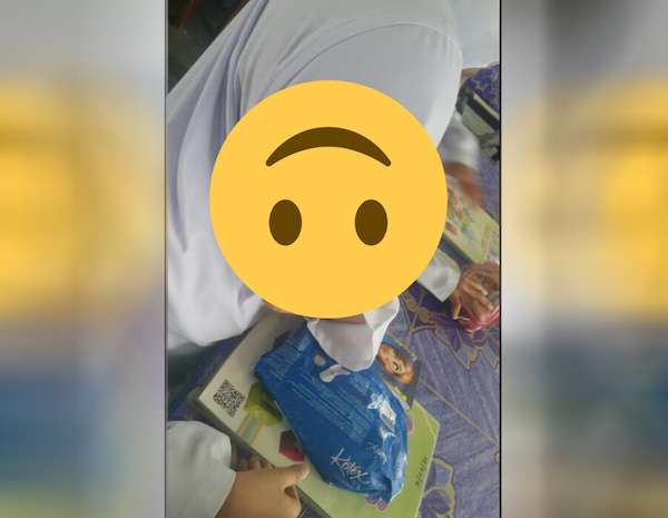 Murid Bawa Pembalut