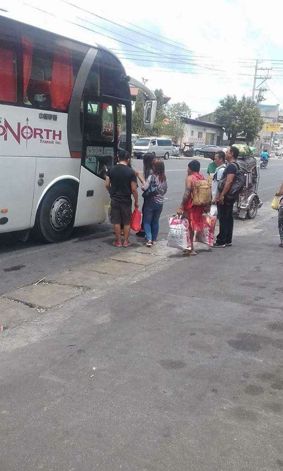 Kakek suku ditolak bis