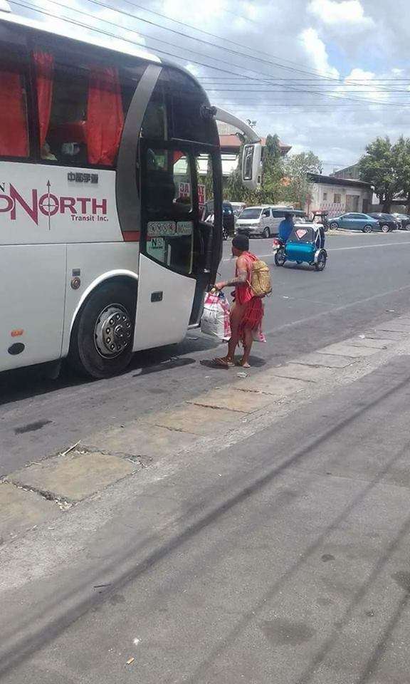 Kakek suku ditolak bis