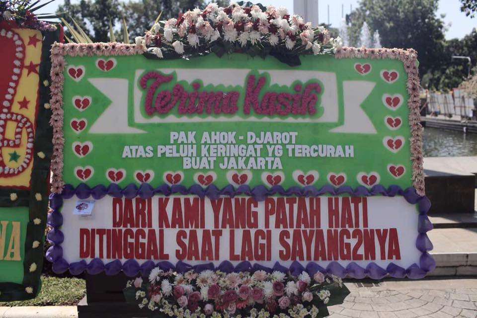 Karangan bunga Ahok-Djarot
