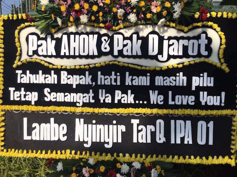 Karangan bunga Ahok-Djarot