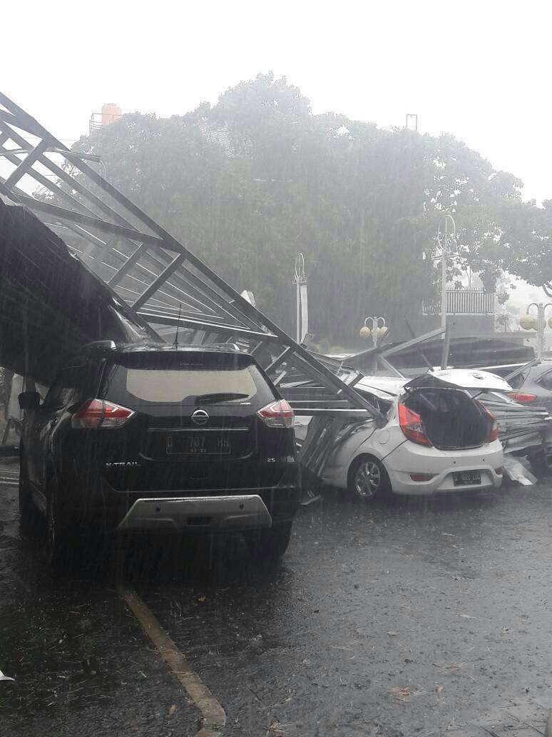 Hujan di Bandung