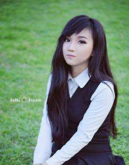 Gadis cantik pencuci piring Gadis cantik pencuci piring