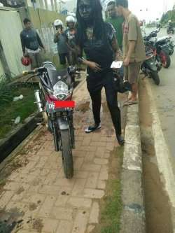 gadis nyemplung selokan
