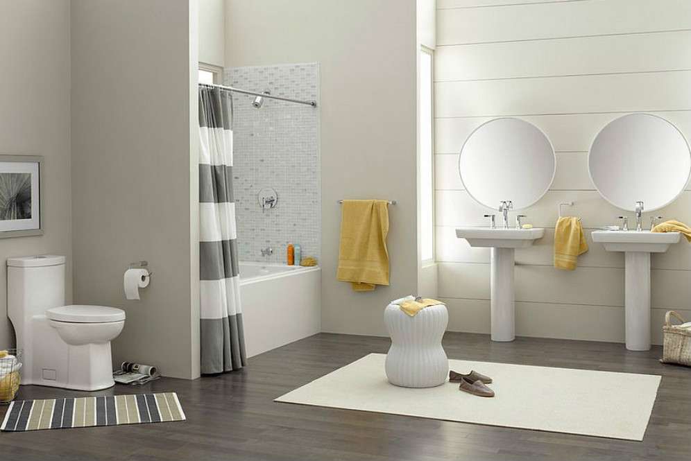 Kamar mandi abu-abu dan kuning