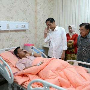 Jokowi dan JK meninjau korban bom Kampung Melayu