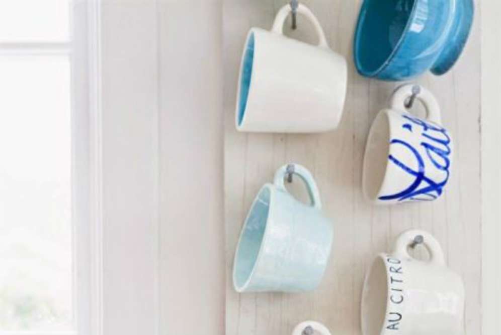 Mug ditata vertikal