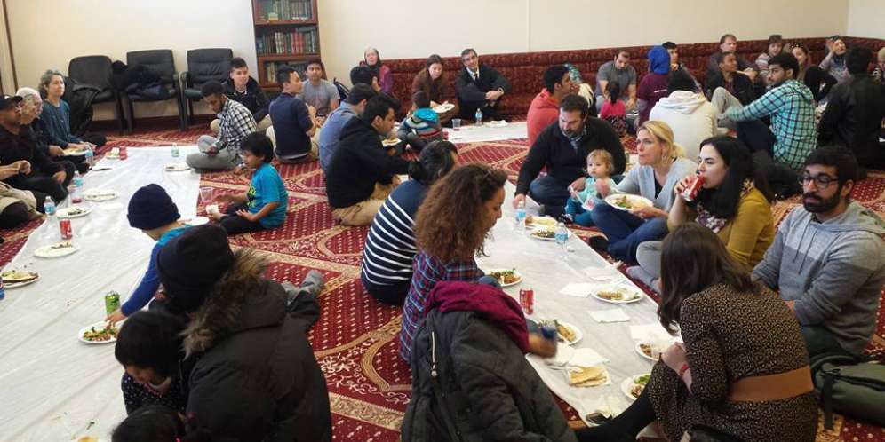 Makan di masjid Ohio