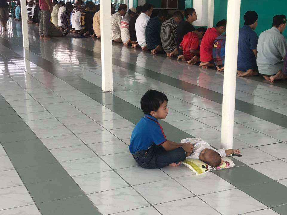 bocah jaga adik bocah jaga adik