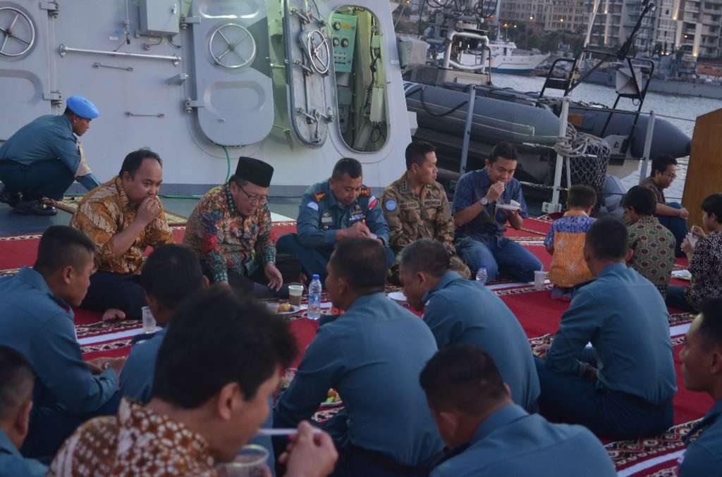 KBRI Beirut di KRI Bung Tomo