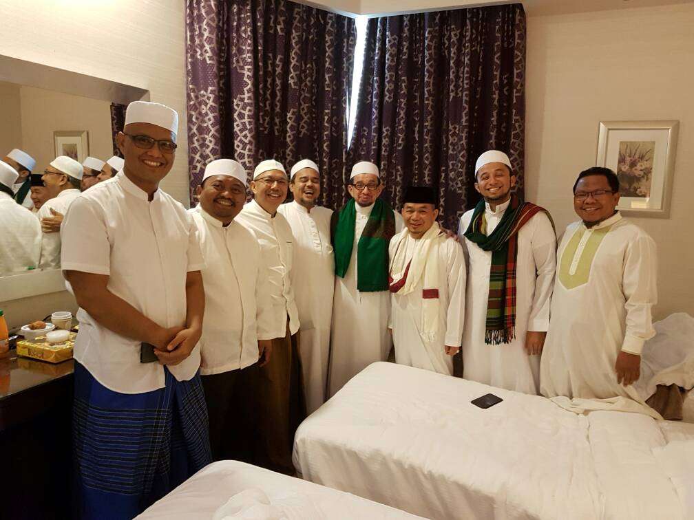 Rizieq dan politisi