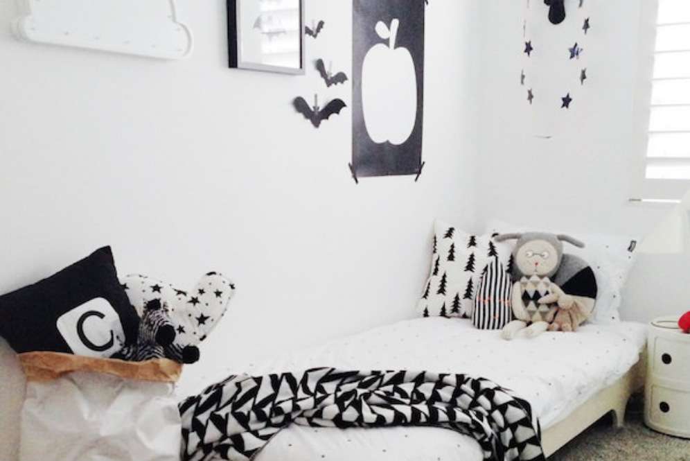 Kamar anak monokrom