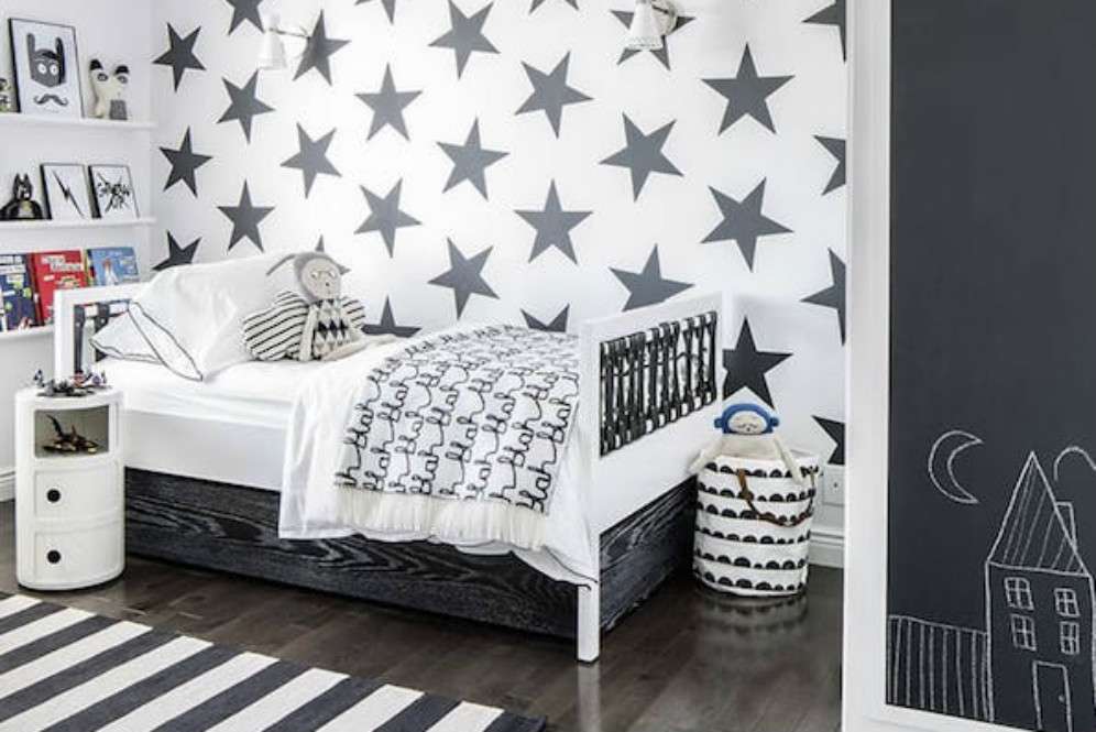 Kamar anak monokrom