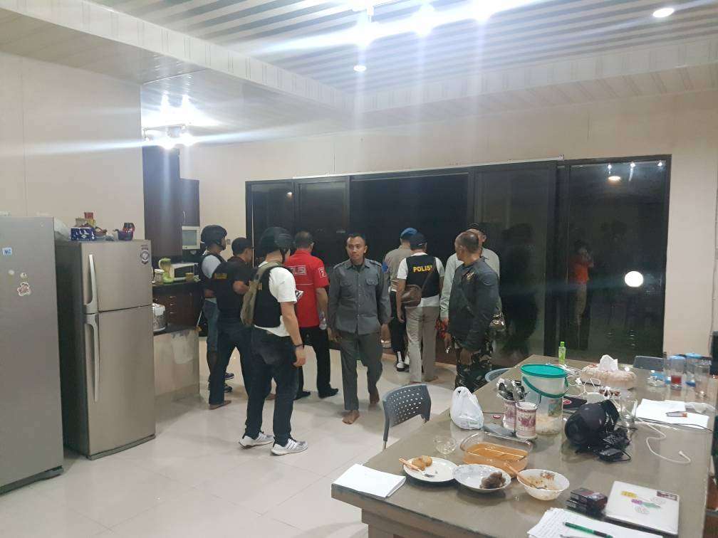 bom panci  milik rey utami