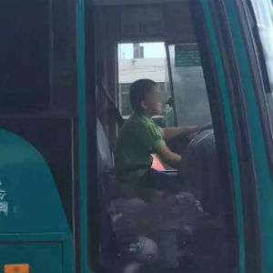 Bocah 9 tahun nyuri bus