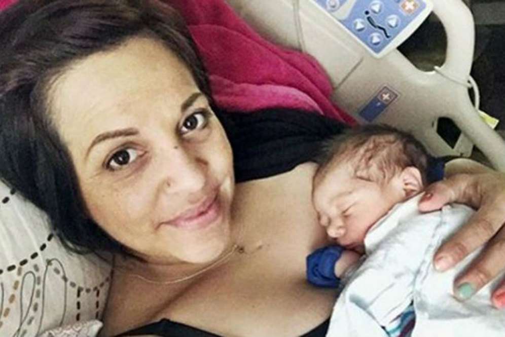 Amaya Schimdt dan putranya Asher