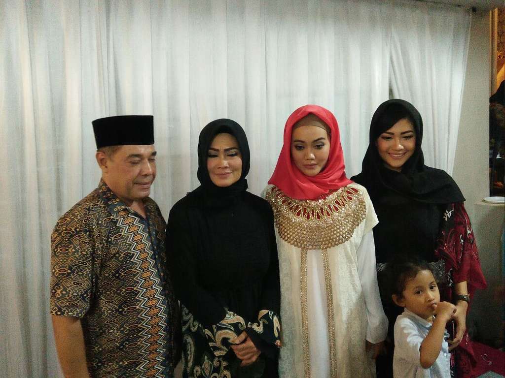 keluarga julia perez